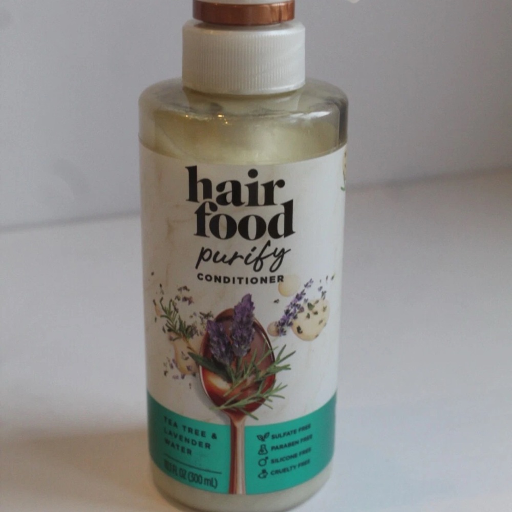 White Hair Conditioner for Nourishment and Purity